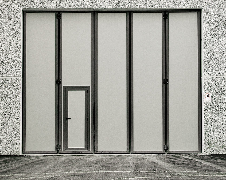 Portone a libro con portina pedonale Image